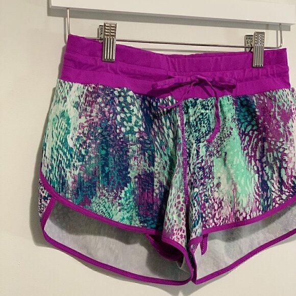 LIKE NEW Suva Run Short II Animal Impressions Print Multi Orchid Purple | Garden - Picture 5 of 9